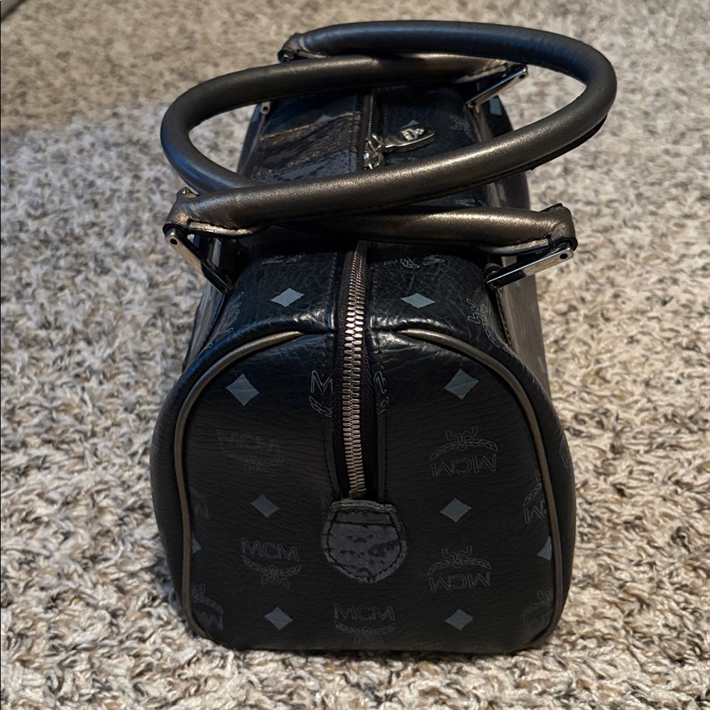 Authentic MCM ‘Visetos’ “Princess” Lioness ‘Boston’ Bag - Picture 14 of 16